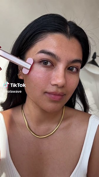 Traveling? Our Skincare Wand is both portable comes with a travel case! Thanks for sharing your skincare tips @Mayisha.NYC #solawave #redlighttherapy #darkcircles #travelnecessities