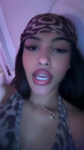 molly 🤍💸🍸 on Instagram: "Es un poco loca"