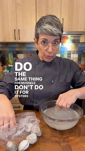 Chefsmartypants | How to purge your clams and mussels! More cooking in-depth cooking tips on my Substack. Link in bio to subscribe. #seafood #clams... | Instagram