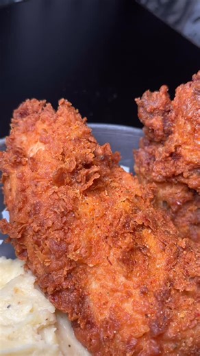 START YOUR WEEK OFF WITH SOME KILLER FRIED CHICKEN ☠️🤘 You know you deserve it gang! 🍗🍺 | BONEHEAD