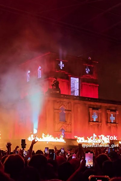 Marvel Stadium Concert Featuring The Weeknd: Fans Reactions and Film Highlights