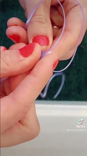 How to finish a lanyard for beginners #lanyard #boondoggle #scoubidou #artsandcrafts