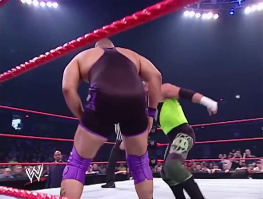 The day after this RAW, Jerry Lawler revealed in an interview that D’Lo Brown had given him a line to use in his match — a line WWE wouldn’t let D’Lo say in his promo… and Lawler said it was absolutely tremendous! 😲 #JerryLawler #DLoBrown #WWEHistory #ClassicWrestling #RAW | The Chronicles Of Wrestling