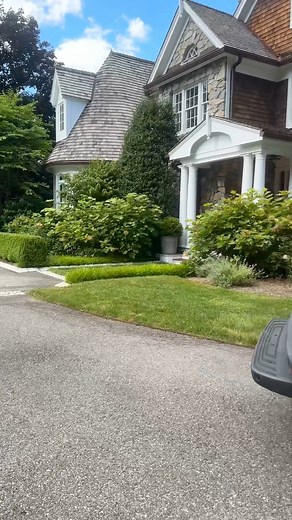 Our NEW Mobile Service Van is now available 🚐🧰⚙️🔩 A more convenient way to take care of your Mercedes-Benz, without the trip to the Service Department. If you are in the local area, our service technicians will come to your home or office, where they can provide services including express oil changes, tire changes, and certain software updates. Call us at (914)-949-4000 for more details and schedule your Mobile Service appointment today! #mobileservice #mobileservices #vehicleservice #vehicle