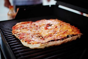 How to make grilled pizza