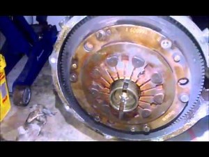 Disassembly of the Austin Mini 1300 engine, clutch side
