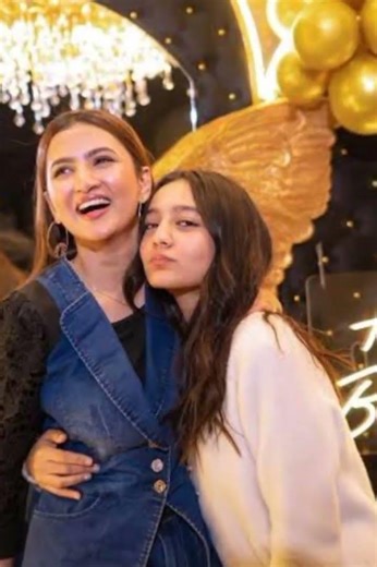 raboo and hiruuu ‪@HiraFaisal‬ ‪@rabiafaisal__‬ 🙈🌍#sistrologyvlogs#hirafaisal#rabiafaisal