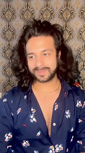 Sitting n doing dance which is a concept of Thumri taking from Indian classical Kathak, now a days has become doing too many hand gestures, it looks like one is fighting a battle. Sitting doing n expressing can be as simple as dancing with your eyes no need to add 100 hand actions or stand n sit n jump n do karate… this generation is losing the subtleties n nuisances n the real essence of Abhinaya 🙈 | Devesh Mirchandani International Workshops