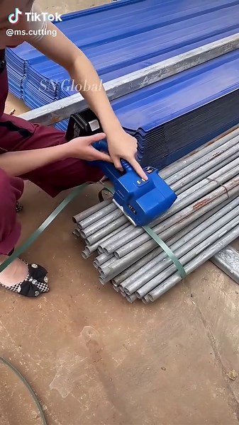 Is this your favorite portable electric strapping machine? Convenient and quick, time-saving and labor-saving.#Sealer#capper#strapping#strappingtape#baler#packingbelt#tightener#machine#Advancedmachine#Lifeisagoodhelper#Workisagoodhelper