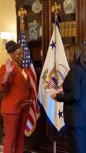 As my first year in Congress comes to a close, I am reflecting on the past year and the great responsibility that comes with being a voice in D.C. for our district. I came to Congress to interrupt cycles of neglect and inequality and to improve people’s lives materially. That has been, and will continue to be, central to my work here. There’s so much to be done, let’s keep fighting. | Congresswoman Lateefah Simon