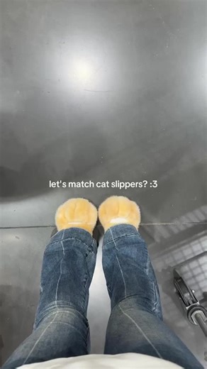 cat paw slippers so u can match with ur cat or fav person :3 wi wi wi 💕Search for ”Plush Platform Slippers“ in my shop #catlover #plushslippers #slippers #houseslippers #catpaws