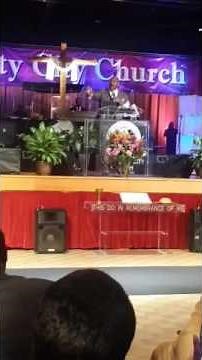Bishop Marvin L. Winans quickly sings Turning Around for me