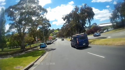 Week 9 – Argyle St. Burnett St. Route Bikes must cross two lanes of 60km/h through-traffic with no protection. There is no safe way to do this. This is the signposted bike route when heading south from the painted door-zone on Argyle street. I wonder what would happen if a family visiting Hobart tried to follow our existing bike infrastructure. The Sunday Spotlight is a series highlighting Hobart’s existing bike infrastructure that is unsafe, disconnected, inconvenient and/or not suitable for Al