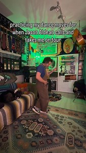 I gots all the moves. Let’s go Jason. Stop being scared and just call already. #jasonaldean #dirtroadanthem | Ben Guidry