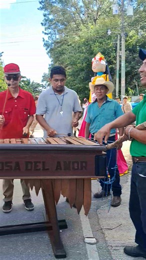 Integrantes de la marimba Diosa del Amor, en el Festival de La Chatona, en San Francisco Peten Guatemala. | Noti Itzá