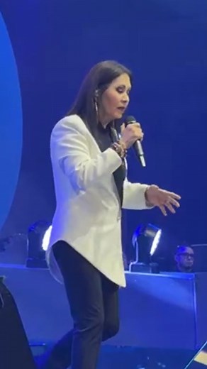 Sin tu amor - Ana Gabriel en vivo desde el Hertz Arena en Fort Myers, FL el 09 de Noviembre del 2025 como parte de su gira “Claro De Luna Tour” 🦋 #AnaGabriel #ClaroDeLuna #ClaroDeLunaTour #LunaDeAmerica #AG2025 #YLaFiestaContinua | Ana Gabriel México Fans