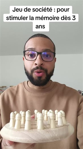 ♟️🧠 Memory Chess – Stimuler la mémoire dès 3 ans Dans cette vidéo, je te présente Memory Chess, un jeu idéal pour stimuler la mémoire des enfants dès 3 ans. Ce jeu offre un excellent moyen d'améliorer la concentration et la mémoire visuelle tout en s’amusant 🎯 Pourquoi choisir Memory Chess ? • Stimule la mémoire et la capacité de reconnaissance visuelle • Une manière ludique d’introduire les bases des échecs aux enfants • Favorise la concentration et le réflexe stratégique 🛒 Clique sur le pan