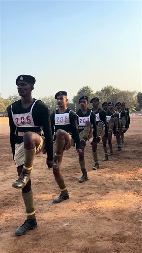 During single line right turn command #drill #newrecruits #dicipline #militarypolice ‪@YouTube‬