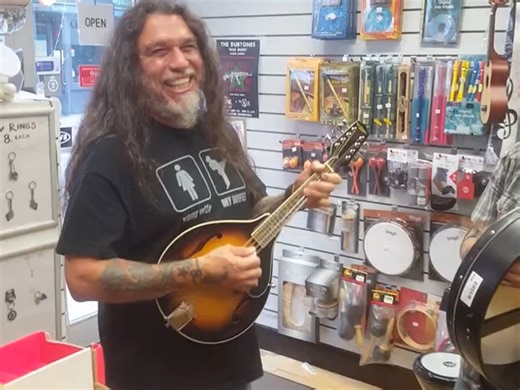 长胡子老登在线演奏爱尔兰曲调