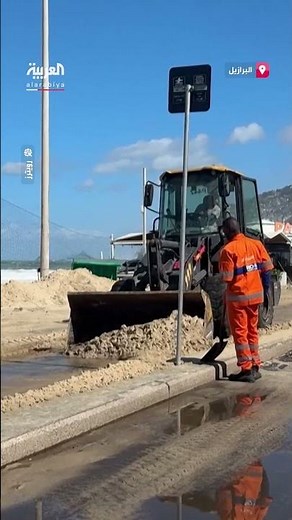 أمواج ضخمة تضرب ساحل ريو دي جانيرو في البرازيل