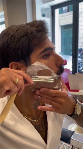 Italian Barber's Secret Shaving Technique 🪒 #barber #shaving #technique