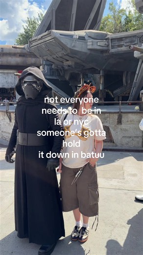 with kylo mind you #galaxysedge #starwars #kyloren #galacticbaddie #disneyworld