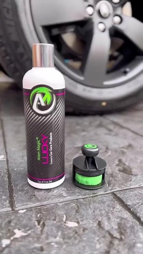 Tyre Shine Brush #alienmagiccarcare #carcare #detailing #detailingproducts #valetingproducts #carvaleting #detailer #detailersoftiktok #alienmagicfamily #satisfyingvideo #tyre #tyreshine #tyredressing #tyreshinebrush #tyreapplicator