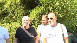 457K views · 10K reactions | Engedjék meg, hogy megosszuk Önökkel ezt a szívünkhöz közel álló videóbeszámolót. Így ünnepeltük mi a gazdasági osztálytól a kelléktáron át az öltöztetőkig a színház nevében Koncz Gábor születésnapját.  Többek között jelen voltak: Papp Gyula, Viczián Ottó, Incze József, Incze Máté és Szerednyey Béla. | Újszínház Budapest | Facebook