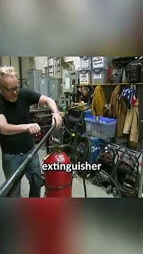 Flamethrower against extinguisher #mythbusters
