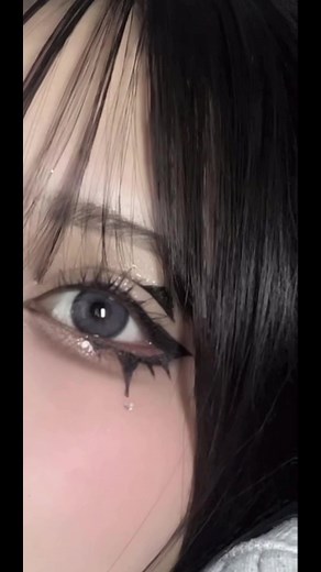 ハロウィンメイク🎃🖤のやり方！難しそうに見えるけど意外と簡単にできます