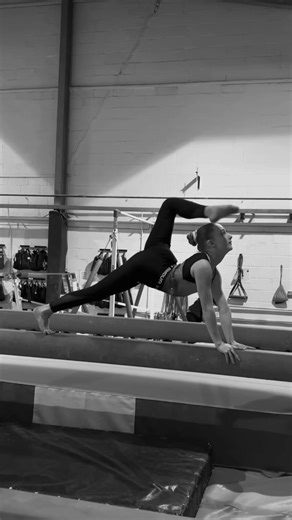 Late night beam post 😍🥰 dancing through the week! ✨ #gymnasticschoreography #gymnasticsfloorroutine #gymnasticsbeamroutine #gymnasticschoreographers #beamroutine