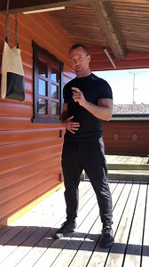 TOPIC: Target practice related to DISTANCE 👊🏼 OVERALL GOAL: ability to attack any target from any distance, position or angle in a safe, effektive and efficient way 👌🏼 AGENDA: I have 12 unique target-practice drills. This one relates to DISTANCE🤜🏻🤛🏻 There is 3 basic striking distances: 1. Long-distance: horizon fist (jab or cross) 2. Mid-distance: vertical fist 3. Short-distance: supinated fist (upper-cut) PURPOSE: You should be able to strike a target continuously while moving in and ou