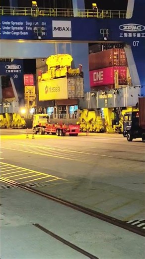 Hello friends ship pe container loading ♥️♥️♥️♥️ #reach #striker #machine #automobile #container #