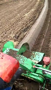 Implement Pembuat Galengan Sawah. *) Digerakkan dengan tractor Roda 4. Tractor di atas 18HP. *) Harga sekitar Rp 40 juta. Kami tidak stock, jika ada yang minat, hubungi kami. Kantor Mesin Pertanian SAAM JEMBER Jl. Ahmad Yani No. 92 (Selatan Masjid Gladak Kembar Pas Trafic Light) Jember, Jawa Timur Telp. / WhatsApp : 0331-335163 / 082331746464 / 081230662789 | SAAM - Santoso Advance Agricultural Machinery