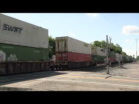 NORFOLK SOUTHERN GE AC44C6M Northbound Intermodal Container Train