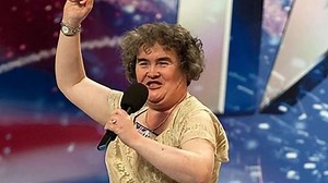 6K views · 41 reactions |  Susan Boyle is almost unrecognizable! 勞 The Britain’s Got Talent star debuted a stunning new look at the Pride of Britain gala, shocking fans.  Insiders reveal her success even made George Clooney listen to her voice on repeat and Demi Moore cry over her story. 狼 After a recent stroke, her glamorous new appearance proves the star is making a strong comeback! Check the first comment for the full photos! ⬇️ | Life Is Weird | Facebook
