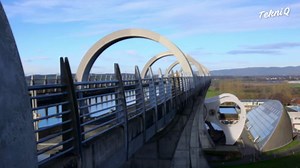 UK's Strangest Boat Lift in Action: Falkirk Wheel