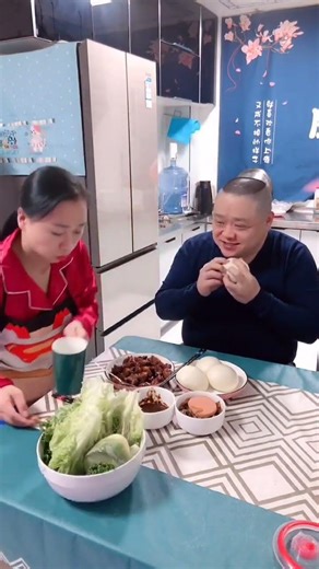 I have a feeling she's onto me about the meat in the bun.#fun#Marriage #Mukbang