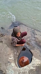 gold prospecting 2024, finding gold in sand, gold prospecting for beginners. #goldprospecting #viral #mininggold #lookingforgold #panningforgold #goldprospecting #treasure #panningforgold #findinggold #goldnugget #goldmining | Linda Gold Mining