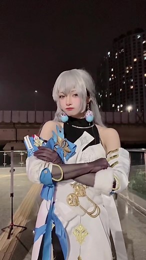 Cosplay Bronya trong Honkai Star Rail
