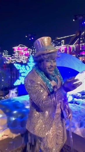 We can’t deal with his level of coolness ❄️🎢 Visit sixflags.com to give the gift of unlimited FUN #sixflags #holiday #jackfrost #kingsisland #winterfest #holidayinthepark #winter #makeover | Six Flags