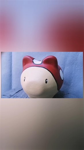 Toad pintado en una alcancia de cerdito