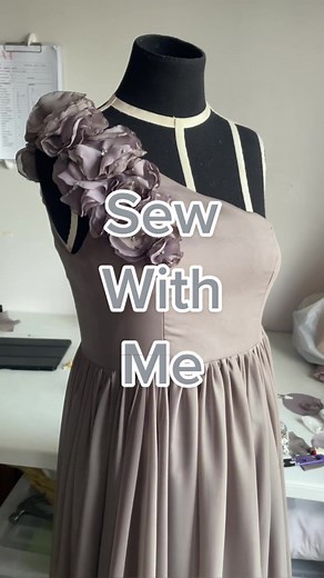 Making fabric flowers are one of my favorite things to do ☺️ #sewing #sewingtiktok #sewingtutorial #sewingdiy #flowers