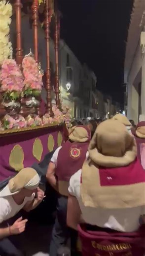 Un Detallazo de la Hermandad en Semana Santa
