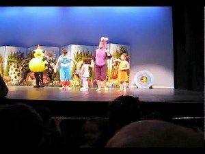 Hailey Dancin with Miss Spider at Max and Ruby tour
