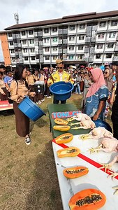 1M views · 10K reactions | AYAM / PEPAYA? #game #games #fun #gaming #lomba #challenge #berbagi #mainyuk #tonicu | Toni Cu | Facebook