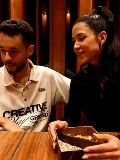 the greft enseña cosas en el baño :o