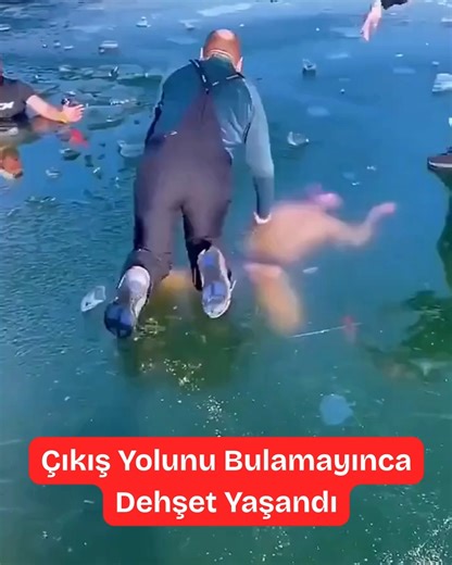 Skandal Medya on Instagram: "Buzun Altında Ölümle Dans! 🧊😱 Çıkış Yolunu Bulamayınca Dehşet Yaşandı... Saniyelerle yarış. 📉 Slovak Atlet Boris Oravec, Donmuş Gölün Altında 50 Metre Yüzmek İçin Suya Daldı Ancak İşler Yolunda Gitmedi. Suyun Bulanıklığı Ve Yön Kaybı Nedeniyle Çıkış Deliğini Şaşıran Sporcu, Buz Kütlesinin Altında Mahsur Kaldı. 🆘🏊‍♂️ Nefesinin Tükenmek Üzere Olduğu O Korkunç Anlarda, Panikle Buzu Kırmaya Çalıştı. Neyse Ki Güvenlik İpi Sayesinde Yönünü Bulup Son Anda Yüzeye Çıkabi