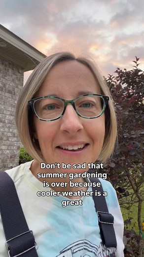 Fall is a great time to plant trees 🌲 and shrubs. As long as your ground can be worked, you should be ok for planting! Plus planting them in the fall gives the roots a chance to establish so in the spring they can start growing! Are you team glove 🧤 too? I love these from @digzgardening not only do they protect my hands but they are touchscreen 📱 compatible and machine washable! Here are some tips for planting potted trees & shrubs in the fall! 🌳 be mindful of how tall & wide it will get bef