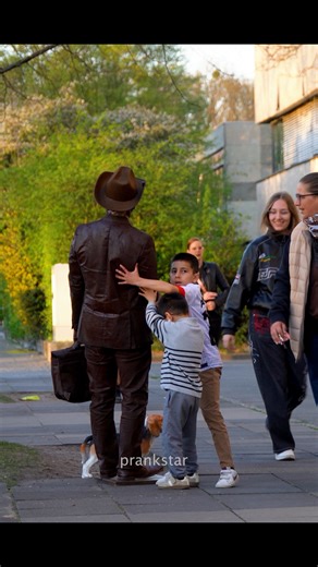 72K views · 2.7K reactions | funny kids statueprank 藍浪 #funnyreels #statueprank #funnykids #prank #FakeState #prankvideo #funny # | Prankstar | Facebook